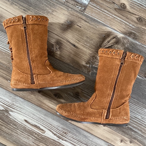 🪶Minnetonka🪶Moccasin Suede Luna Fringe Boots - Picture 2 of 9
